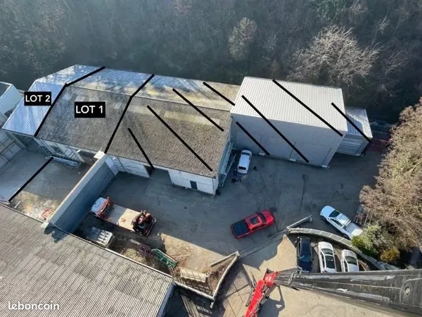 Local commercial 455 m² Domarin