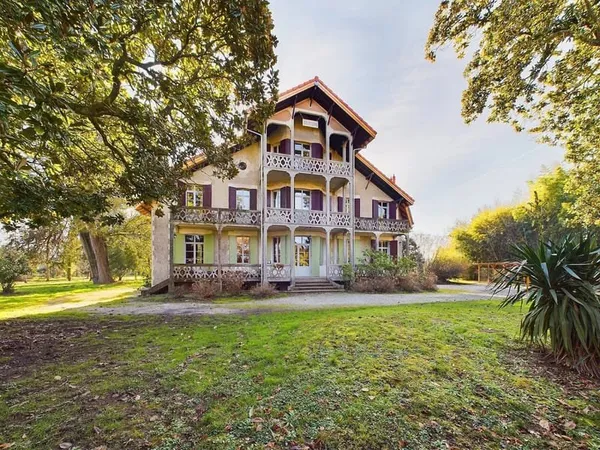 Propriété de 9 chambres à proximité immédiate de toutes les commodités