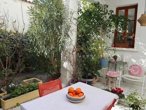 Maison Avec cour, terrasse et appartement