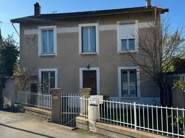 Maison bourgeoise de 1870 · Centre de Trévoux · 150 m² avec combles et annexe 54 m²