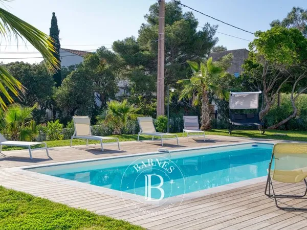 LOCATION SAISONNIÈRE - LES ISSAMBRES - VILLA MODERNE APERÇU MER - 5 CHAMBRES