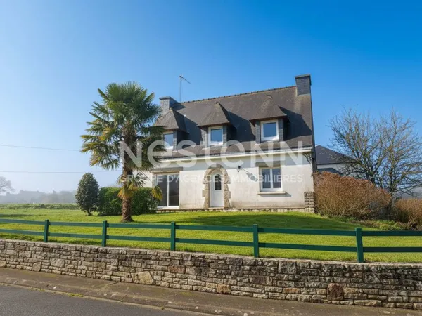 Maison familiale à vendre à Plumelec - Proche bourg / Sous-sol / Terrain 660 m² / Morbihan Sud / Bre