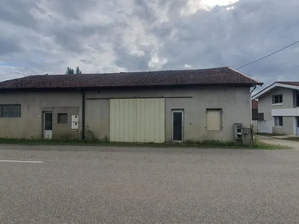À Hagetmau, garage de 213m2 à acheter