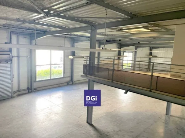 Local commercial 772 m²