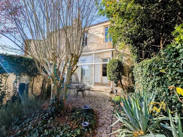 Maison 5 chambres, piscine, garage fermé