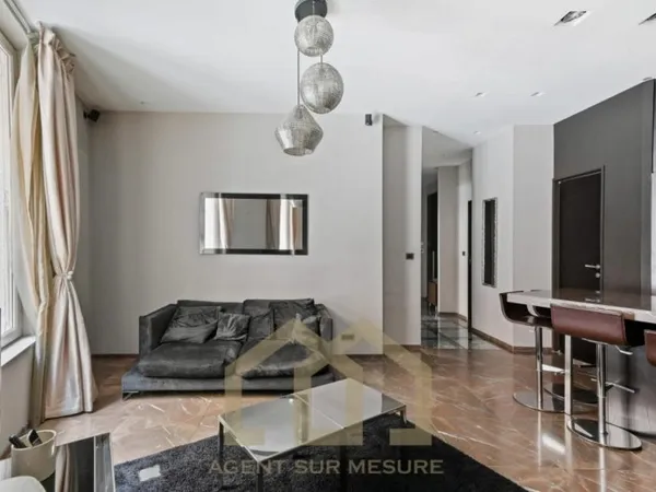 Bel appartement Champs Elysée