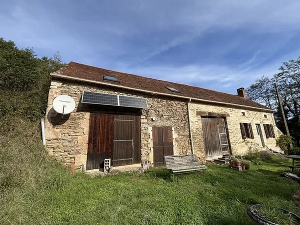 Bellenaves Ferme authentique sur un terrain de 1,8 hectare