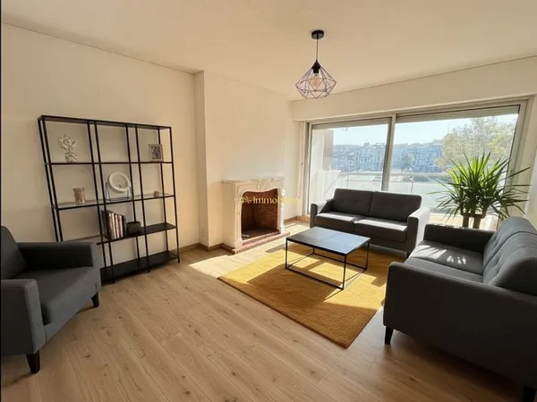 Agde T3 traversant de 68 m² avec deux terrasses et garage. Vue Hérault