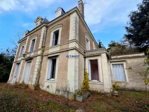 Maison de Maître à rénover d'env. 300m² - Terrain clos de 953...