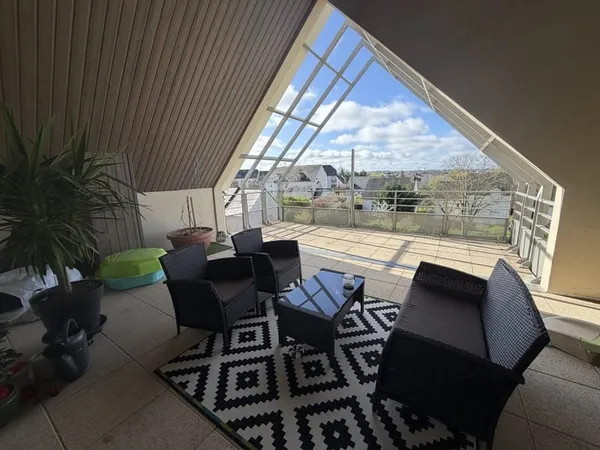 Dernier étage Appartement avec terrasses et stationnements