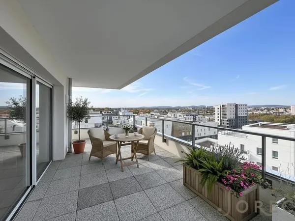 APPARTEMENT - VUE CATHEDRALE METZ - VUE CENTRE POMPIDOU - VUE 180° SUR METZ - PISCINE - 3 CHAMBRES -