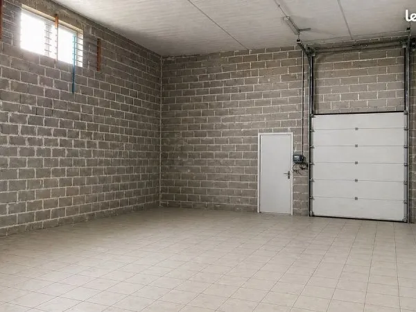 Locaux d'activités à louer - 70 m² à 155 m²