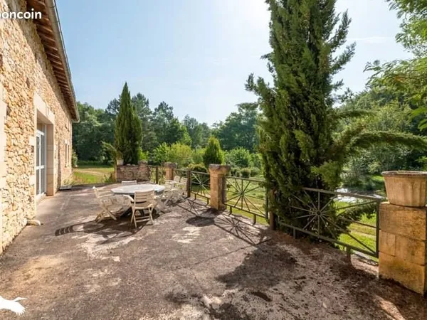 Maison 9 pièces 346 m²