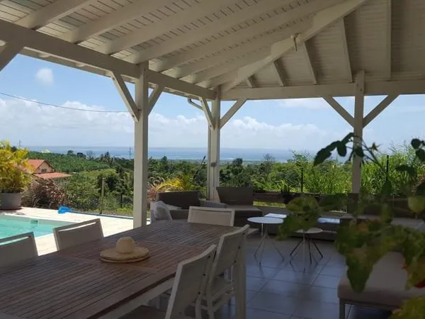 Villa de type F4 avec piscine, vue dégagée sur la mer, dispo début mai 2026
