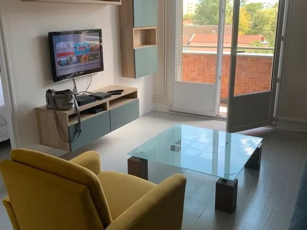 Une Chambre disponible (tout confort) située 62 rue octavie 69100 Villeurbanne