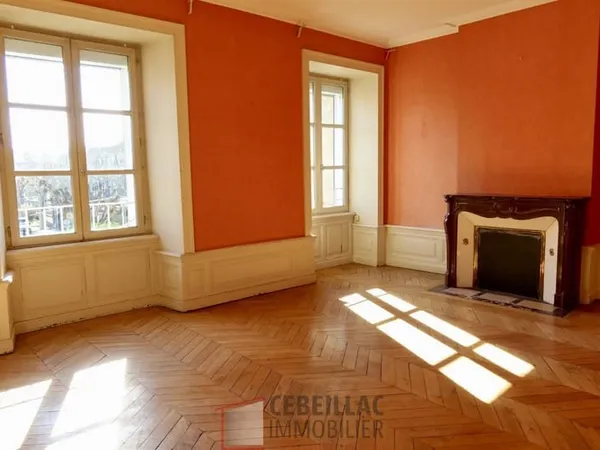 Appartement de caractère 128 m2 Triple séjour, garage et f
