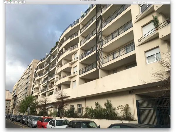 Location Parking/BOX face Faculté Timone 13005 Marseille