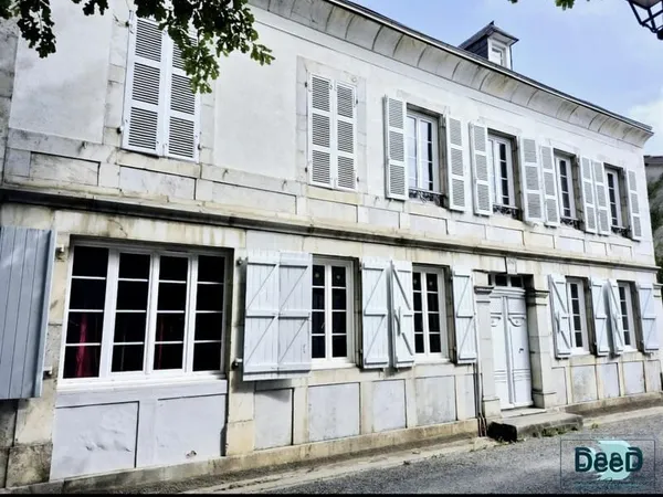 Maison de Maître rénovée avec jardin, garage et terrain