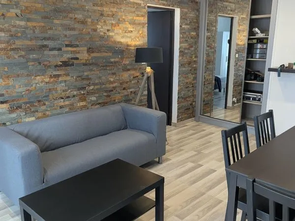 Colocation rénovée 3 chambres – Gare & Tram