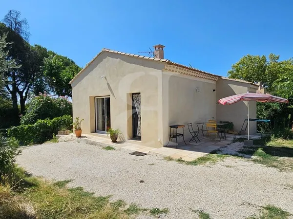 Coquette maison avec jardin proche de Sainte Cécile les Vignes