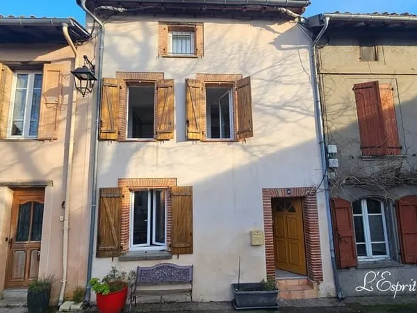 Maison avec cour, dans le coeur historique de Rabastens