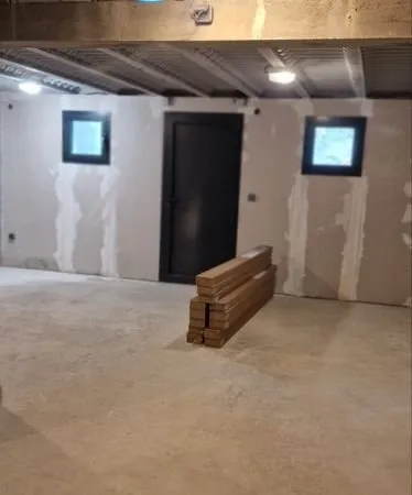 Local stockage jusqu a 160 m2