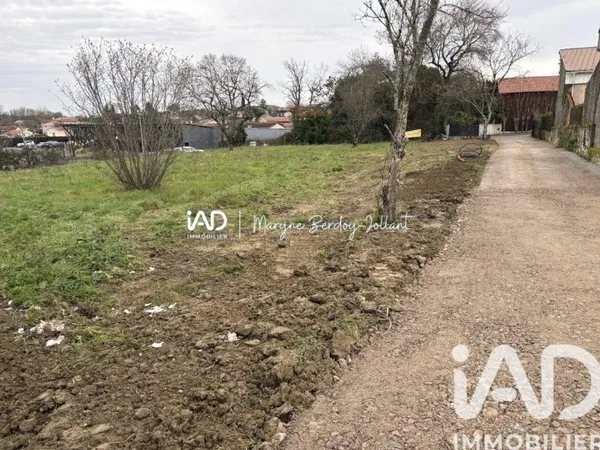 Terrain 834 m²