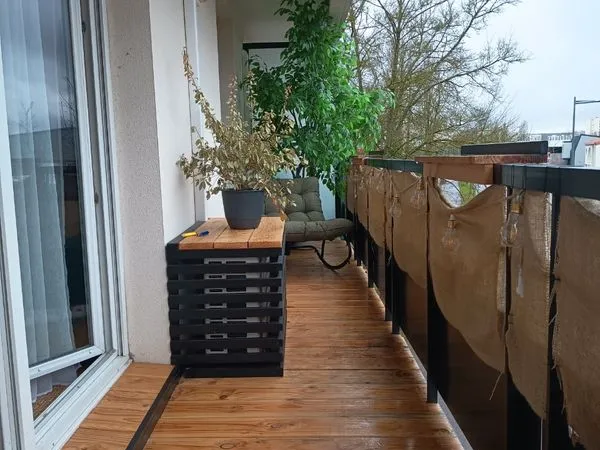 F2 entièrement rénové - balcon- clim + parking