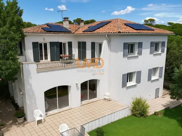 Saint Maximin: maison 286m2 sur 5000m2 - 6 voire 7 chambres