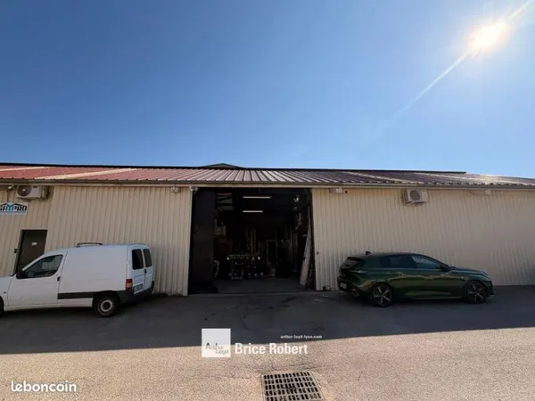 Local bureaux 300 m²