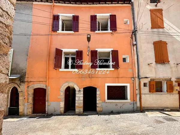 EXCLUSIVITE, RIEZ, MAISON DE VILLAGE au calme, 98 m² avec belles possibilités (investissement ou mai