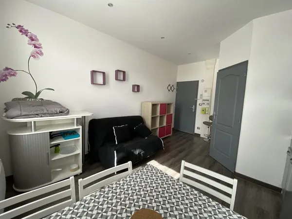 STUDIO MEUBLÉ SITUÉ EN CENTRE VILLE