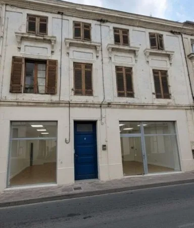 Immeuble à vendre au coeur de Montpon-Ménestérol - 6 pièces, 200 m² - Travaux à prévoir