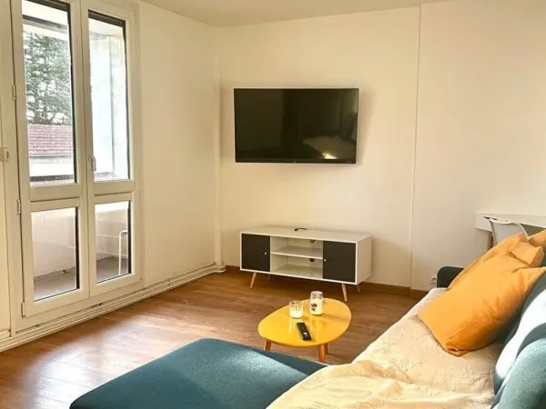 EN EXCLUSIVITÉ - COLOCATION - dernière chambre de disponible sa salle de douche privative
