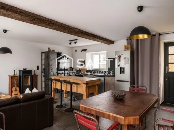 COUP DE CŒUR - MAISON DE BOURG RÉNOVÉE AVEC JARDIN À CRISSÉ (72140)