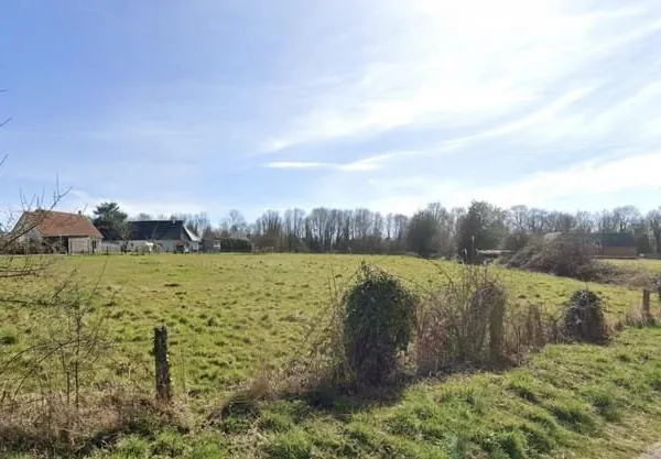 Terrain 617 m²