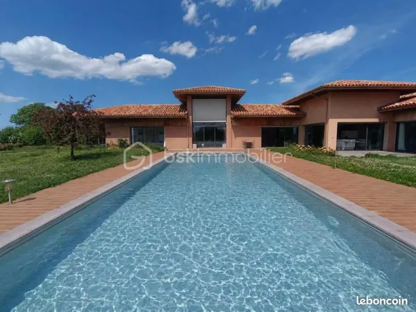 Maison 10 pièces 305 m²