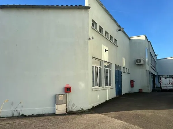 Local commercial 673 m²
