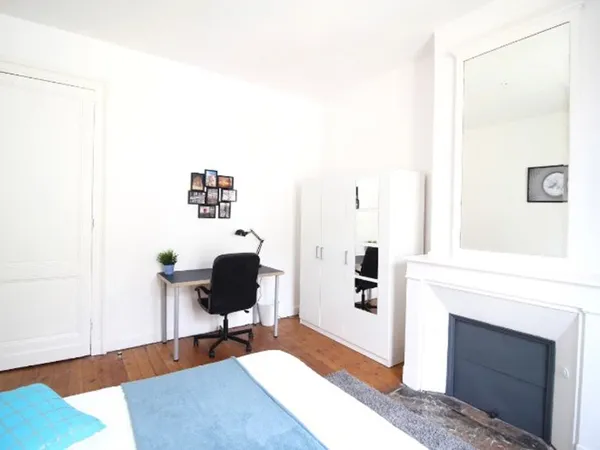 Chambre spacieuse et chaleureuse – 16m²