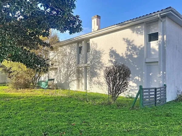 Appartement en rez de chaussée avec jardin