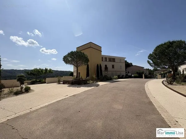 Commerce 43 m²