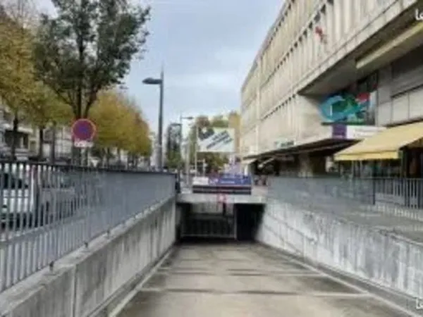 CENTRE 2 - 1 à 3 PLACES DE PARKING EN SOUS-SOL