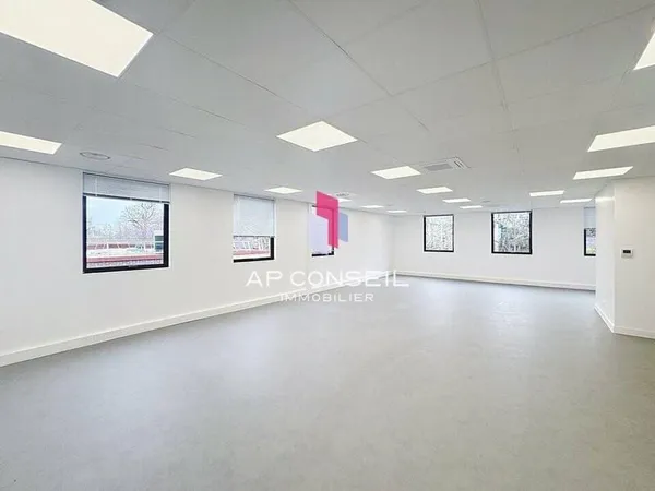 Bureau 134 m²