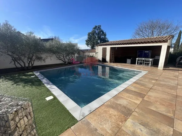 VILLA DE 130M2 DE PLAIN PIED DE TYPE T5, AVEC UNE PIECE A