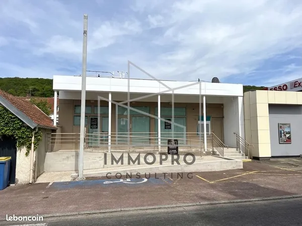 Local commercial 273 m² Le Trait