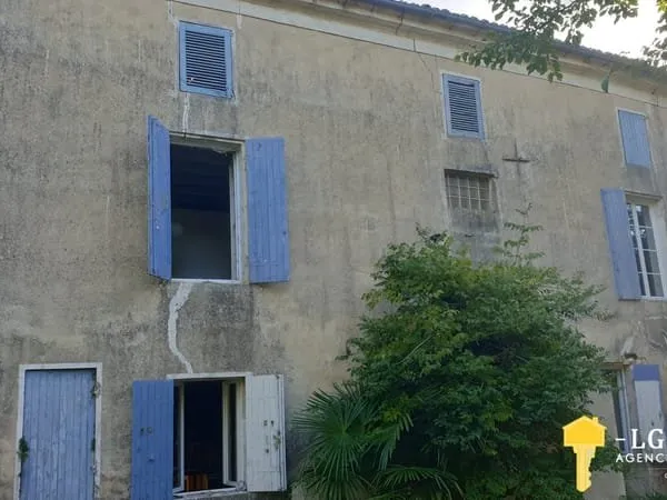 Maison en pierre 190 m2 à rénover, 6ch, terrain 700 m2