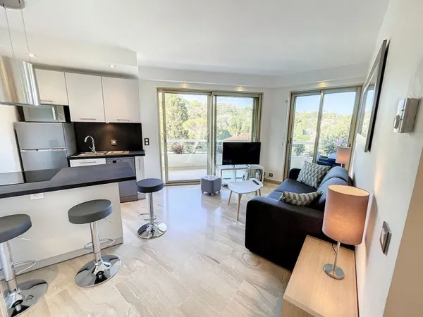 Cannes, Basse-Californie, Appartement de 2 pièces de 32.49 m2 cave et parking, résidence sécurisée