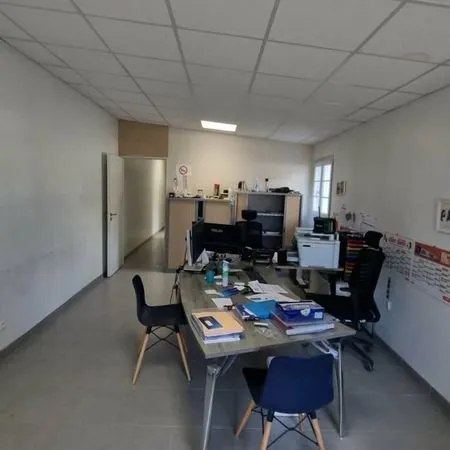 LOCAL D'ACTIVITE 251 m² SAINT GEORGES LES BAILLARGEAUX