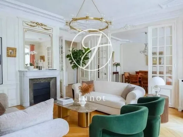 Paris 7e - RUE DE L'UNIVERSITÉ - Appartement à vendre - 5 pièces - 142,72m² Carrez - 145,17m² au sol