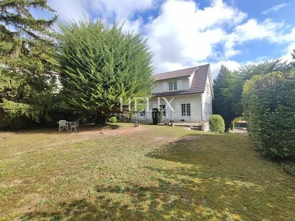 Le Mesnil le Roi-Maison familiale de 130 m2 sur 937 m2 de terrain
